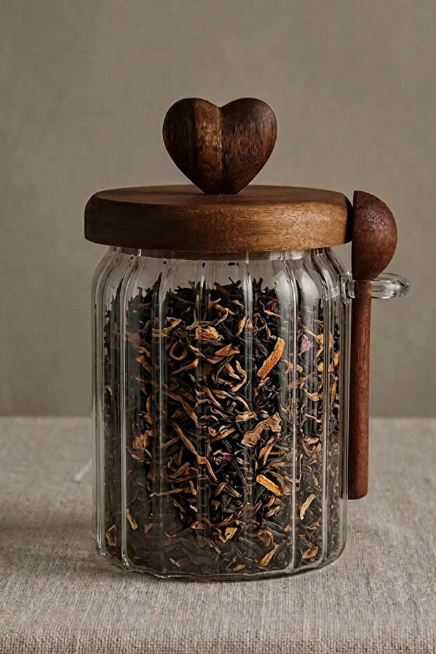 Kitchen Life Heart Vacuum Large Size Acacia Lid, Glass Jar with Spoon, Spice Jar 570 ml